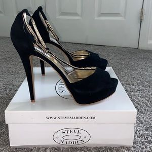 Steve Madden heels, black with gold chain size 11